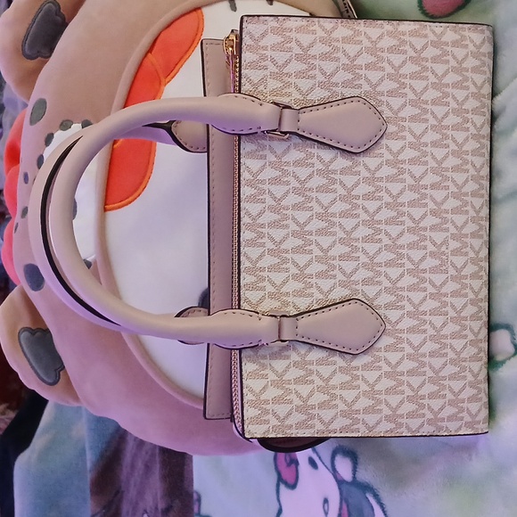 Authentic Michael Kors Sheila Small Monogram Satchel - Picture 3 of 8